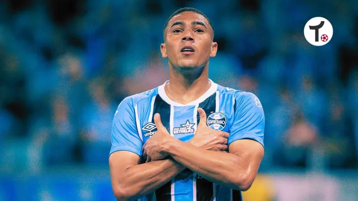 Carlos Vinícius, centroavante do Grêmio, em ação no Brasileirão Série A 2026