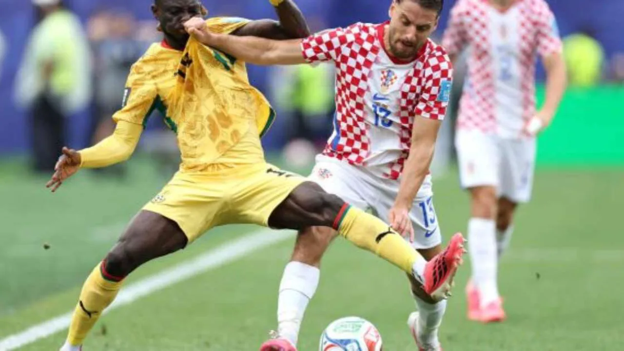 Nikola Vlasic comemorando gol pela Croácia contra Gana na Copa do Mundo 2026 em campo molhado na Filadélfia