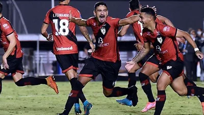 Pênalti abre caminho e Atlético Goianiense vence Ponte Preta por 2 a 0 no Accioly