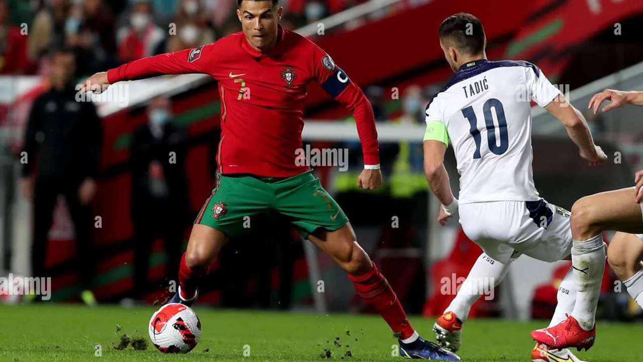 Torcedores de diferentes países reunidos em área externa de estádio durante Copa do Mundo nos EUA em 2026