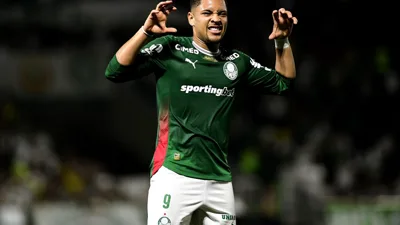 Dois camisa 9, ritmos opostos: Roque e Yuri Alberto em três janelas de tempo