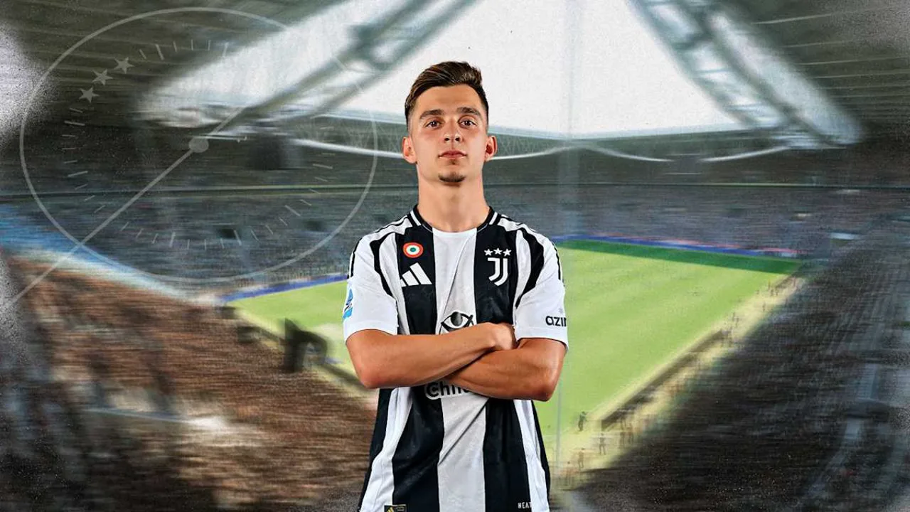 Francisco Conceição com a camisa 7 da Juventus em campo durante partida da Champions League 2025/2026