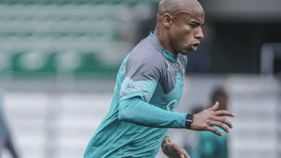 Por que Reginaldo virou o lateral que o Náutico não dispensa na Série A