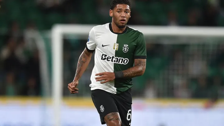 Rayan, meia brasileiro do Sporting CP, com a camisa 60 em partida da Champions League 2025/2026