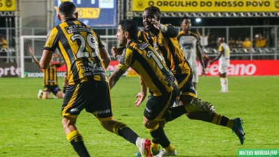 Série B 2025, rodada 12: Criciúma venceu o Amazonas por 3 a 2 no Heriberto Hülse