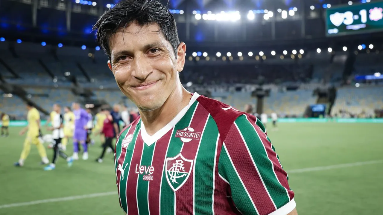 Germán Cano comemorando gol pelo Fluminense e Kaio Jorge em ação pelo Cruzeiro no Brasileirão 2026