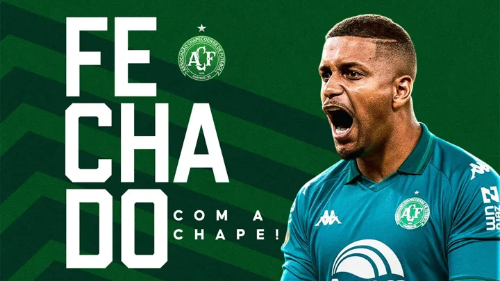 Anderson, goleiro da Chapecoense-SC com a camisa 98, posicionado sob as traves durante treino na Série B 2026