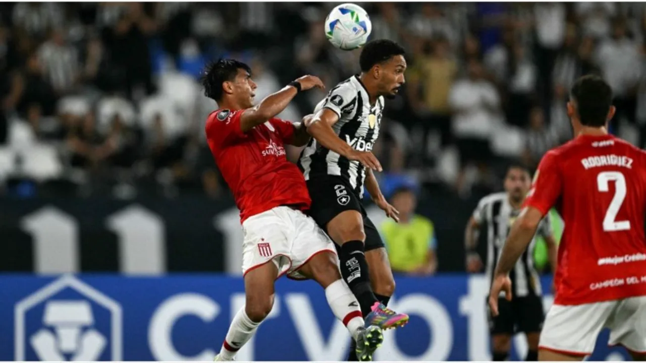 Jogadores do Botafogo comemoram vitória por 3 a 2 sobre o Estudiantes L.P. no Estádio Nilton Santos, Copa Libertadores 2025