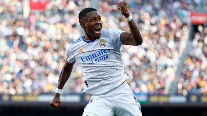David Alaba pelo Real Madrid e Riyad Mahrez pelo Olympiakos em duelo pela Champions League 2025/2026