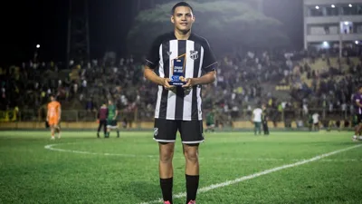 Enzo e os três futuros que o Ceará precisa decidir para o zagueiro de 23 anos