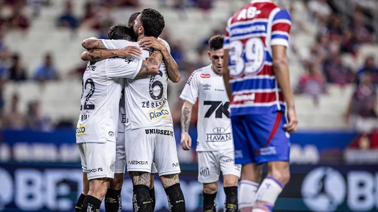Partida entre Fortaleza EC e Santos no Estádio Governador Plácido Aderaldo Castelo em junho de 2025, Brasileirão Série A
