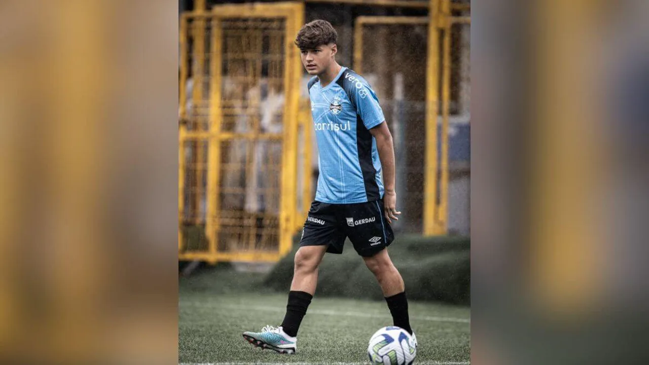 Tiago Augusto, meia do Grêmio com a camisa 39, em campo durante partida do Brasileirão Série A 2026