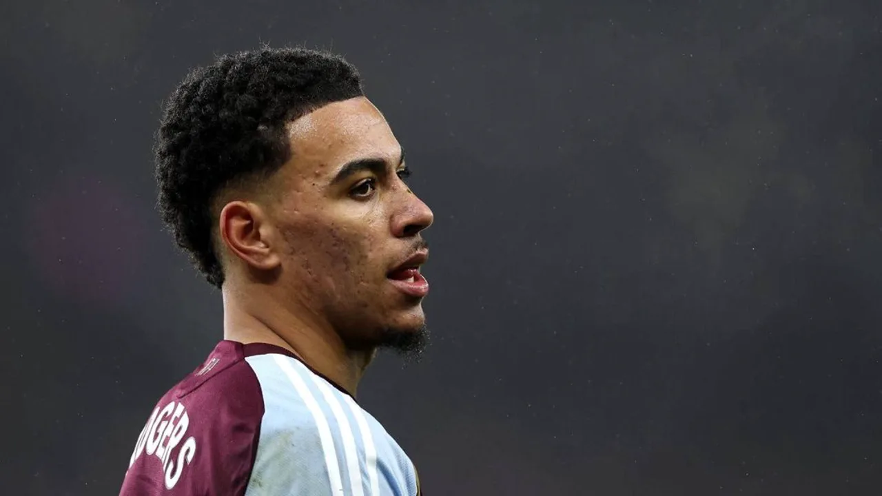 Morgan Rogers pelo Aston Villa e Justin Kluivert pelo Bournemouth em ação na Premier League 2025/2026