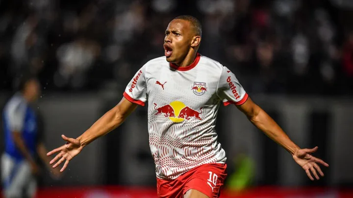 Ryan Augusto Tavares da Silva, zagueiro do Red Bull Bragantino, em campo pela Copa Sudamericana 2026