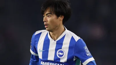 Mitoma ou Sesko: quem aguenta o peso quando a Premier League cobra de verdade