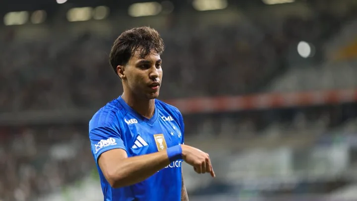 Kauã Prates pelo Cruzeiro e Edwards Anthony pelo Corinthians em lances do Brasileirão Série A 2026