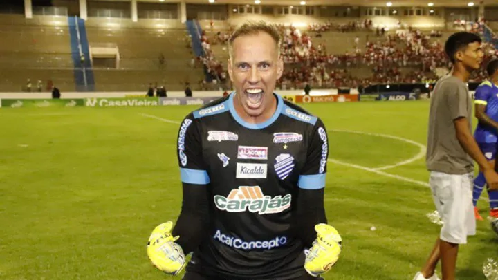 João Carlos, goleiro do Cuiabá, com a camisa 1 durante partida do Brasileirão Série A 2026