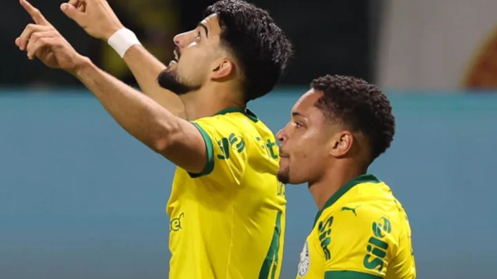 J. López de branco pelo Palmeiras e Iury Castilho de vermelho e preto pelo Sport Recife, em lances da Série A 2026