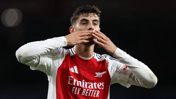 Kai Havertz com a camisa do Arsenal e Alex Iwobi com a camisa do Fulham na Premier League 2025/2026