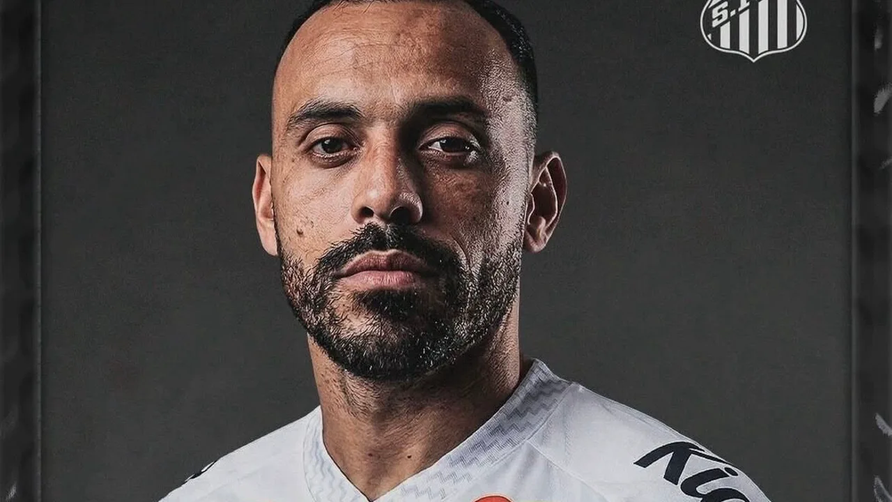 Moisés, atacante do Santos, em ação pelo Brasileirão Série A 2026 com a camisa 21