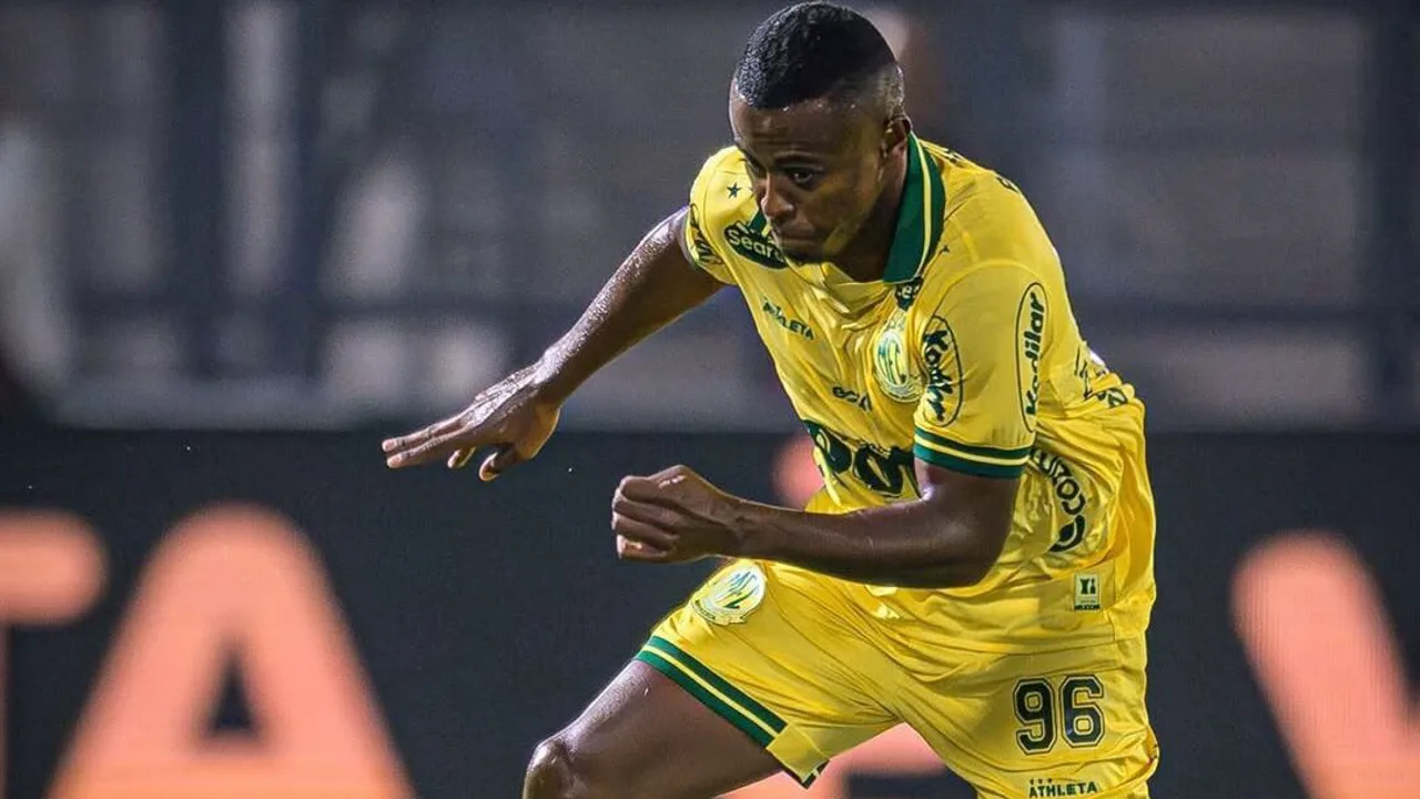 Carlos Eduardo, atacante do Mirassol, em ação pelo Brasileirão Série A de 2026