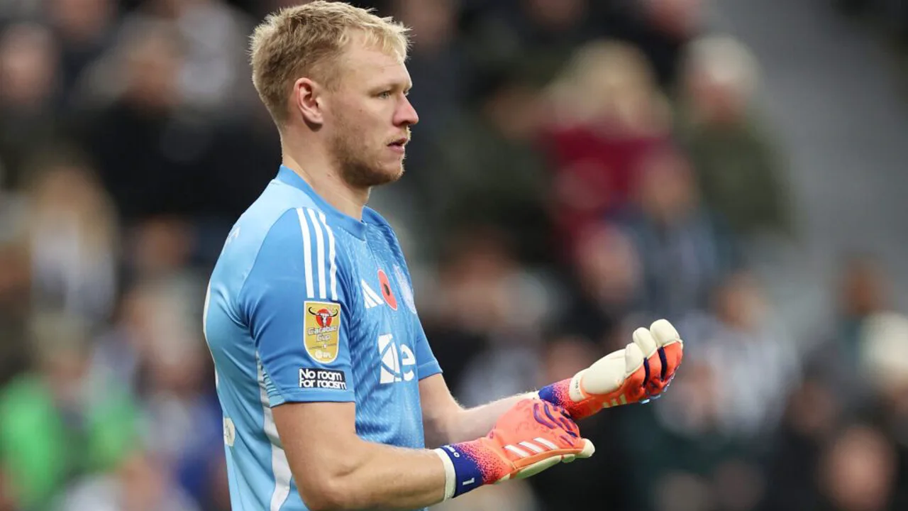 Aaron Ramsdale, goleiro do Newcastle United, em ação durante partida da Premier League 2025/2026