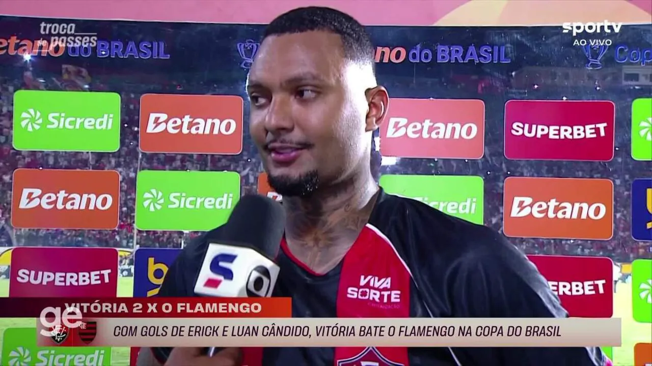 Luan Cândido pelo Vitória e Walter Clar pela Chapecoense em lances pelo Brasileirão Série A 2026