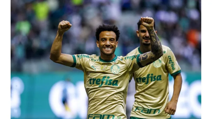 Felipe Anderson com a camisa do Palmeiras e Derek Freitas com a camisa do Náutico, lado a lado no Brasileirão 2026