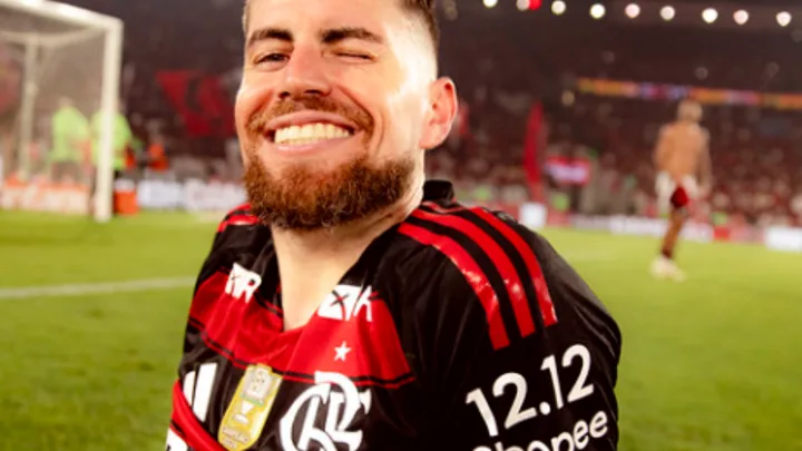 Jorginho, meia do Flamengo com a camisa 21, em ação durante partida da Champions League 2025/2026