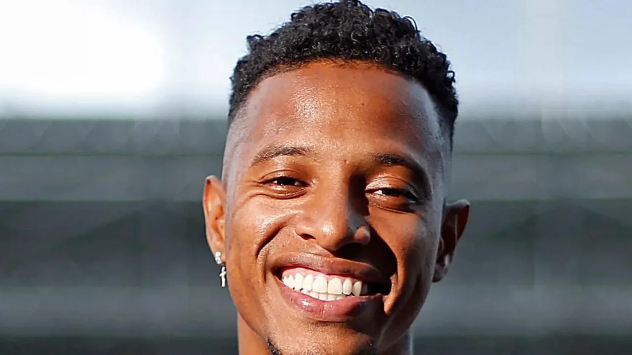 Tchê Tchê, meia do Vasco da Gama, em ação durante partida do Brasileirão Série A 2026