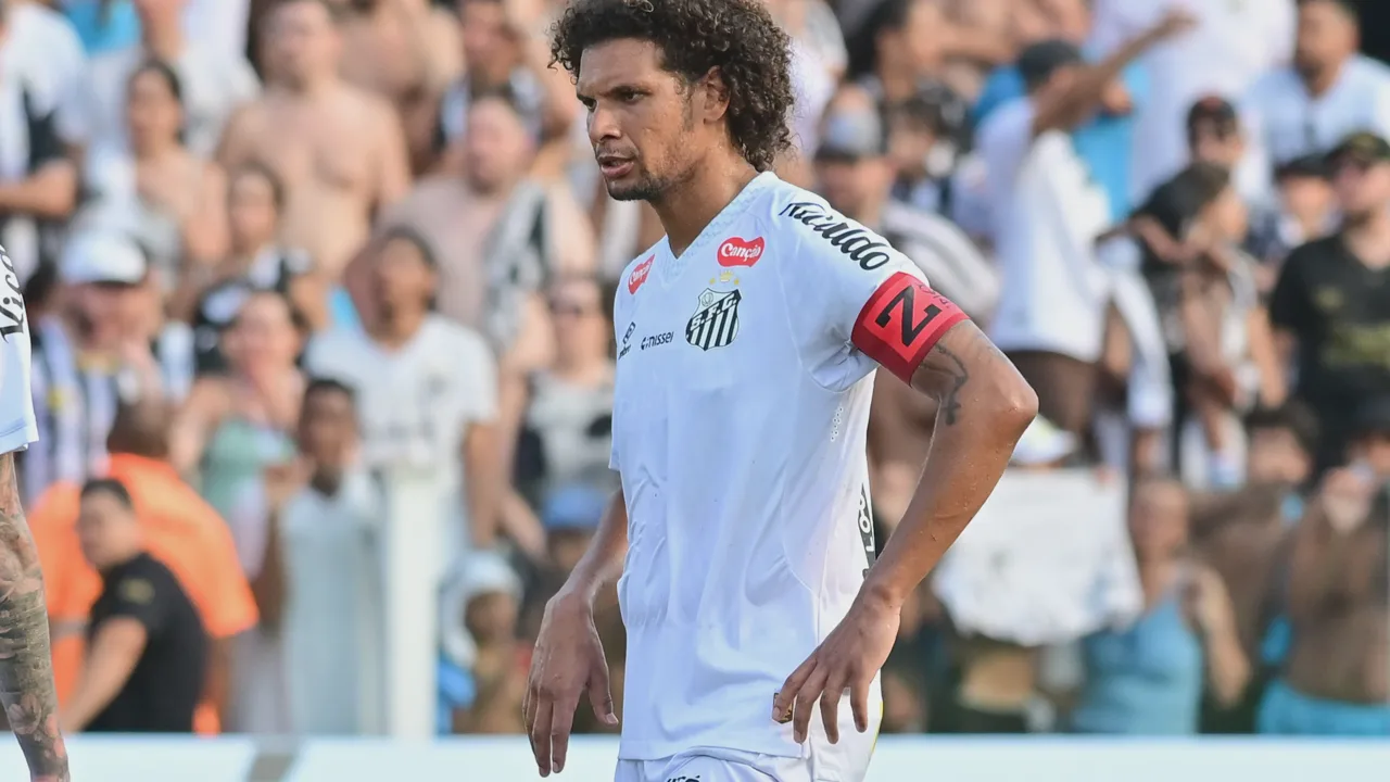 Willian Arão, meia do Santos, com a camisa 15 durante partida do Brasileirão Série A 2026