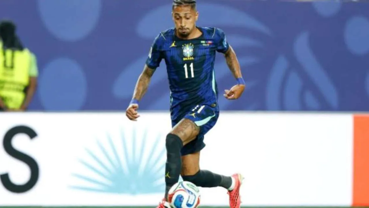 Jogadores da seleção brasileira cabisbaixos após eliminação nas oitavas da Copa do Mundo 2026