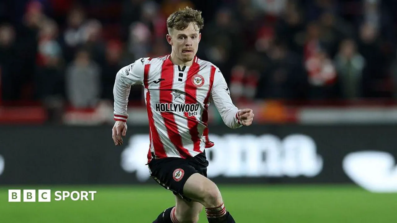 Keane Lewis-Potter em ação pelo Brentford na Premier League e Douglas Teixeira com a camisa do Avaí no Brasileirão 2026