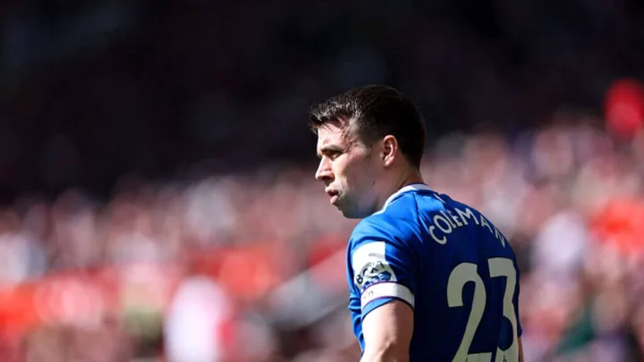 Séamus Coleman, zagueiro do Everton, com a camisa 23 em partida da Premier League 2025/2026
