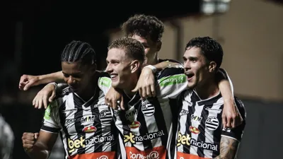 Estádio Heriberto Hülse lotado durante partida do Criciúma pela Série B de 2025, em Criciúma, Santa Catarina