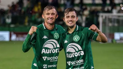 Carvalheira ou Hyoran: dois meias da Série B em eras diferentes do futebol