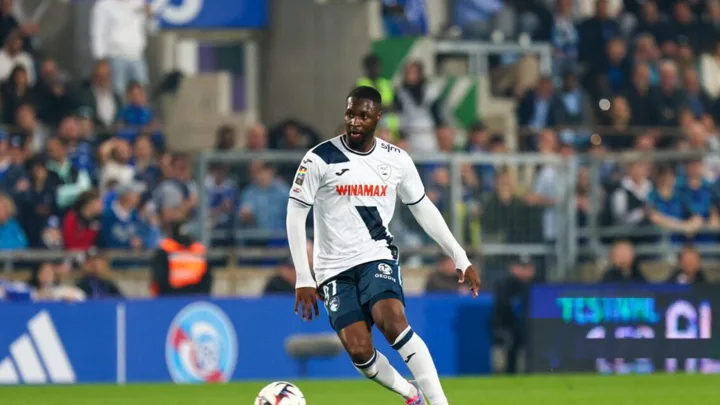 Fodé Ballo-Touré, zagueiro do Metz, em ação defensiva pela Ligue 1 2025/2026