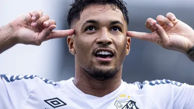 Marcos Leonardo voltou ao Santos com 13 gols e uma conta aberta no mercado europeu