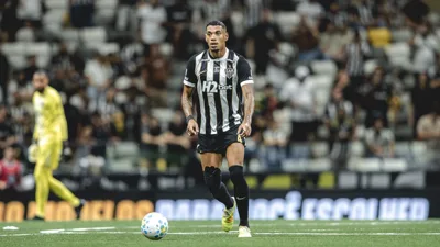 4 gols em 35 jogos — Vitor Hugo e o zagueiro que o Galo redescobriu aos 35