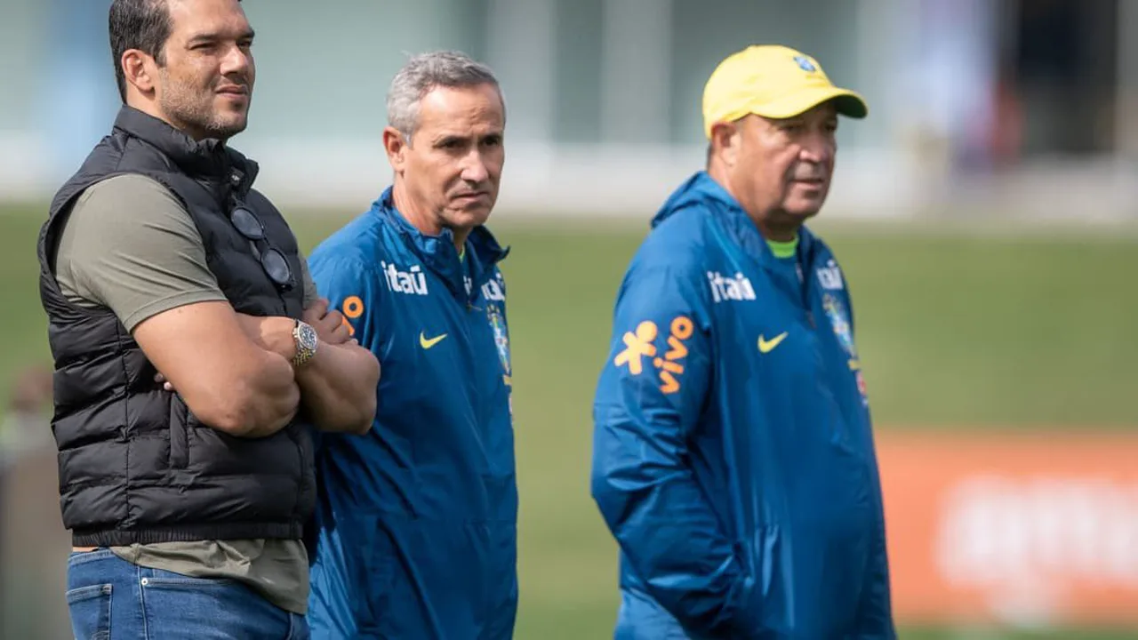Presidente da CBF Samir Xaud observa treino da Seleção Brasileira Sub-17 na Granja Comary em Teresópolis