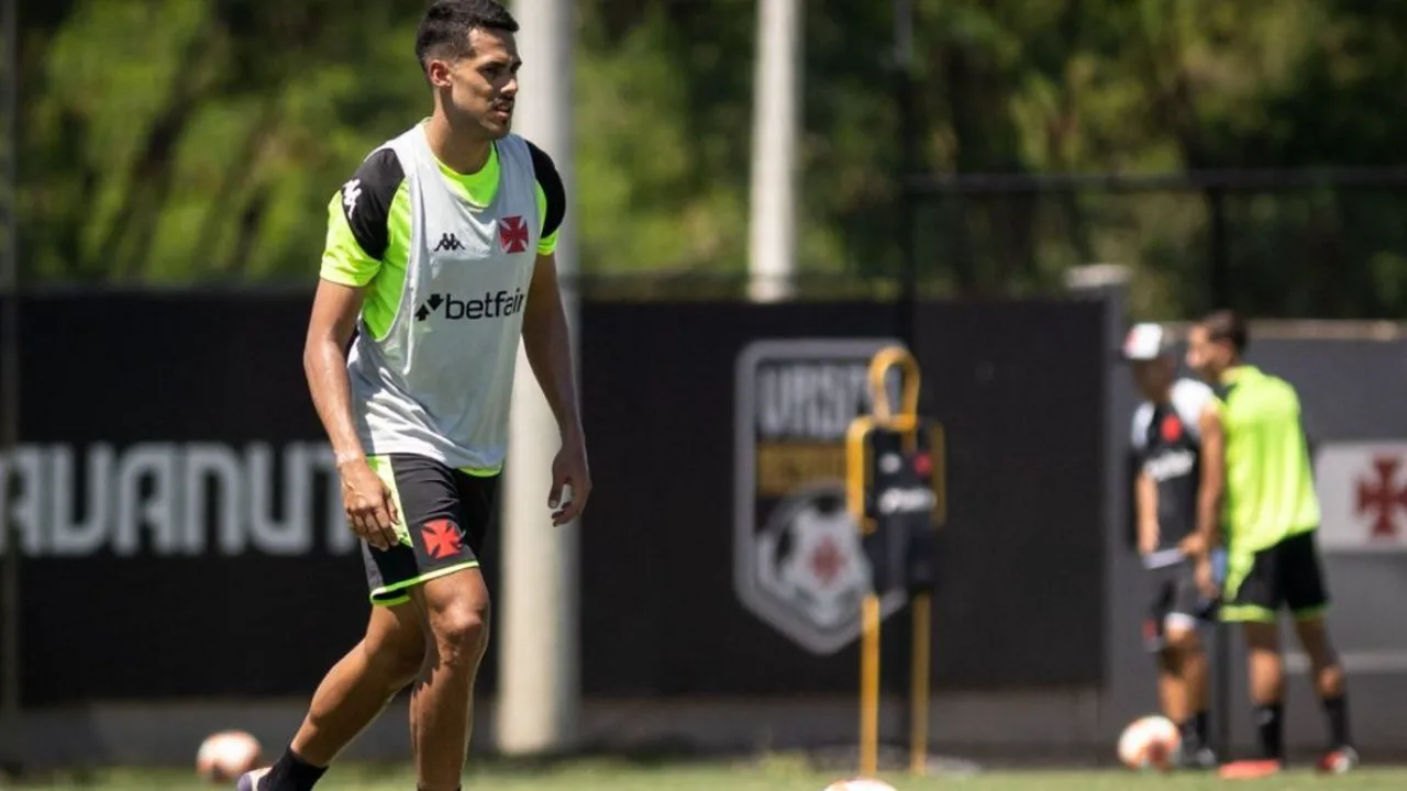 Lucas Oliveira, zagueiro do Mirassol, em ação durante partida da Série A do Brasileirão 2026
