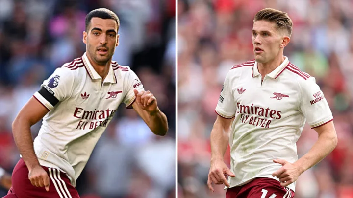 Mikel Merino com a camisa do Arsenal e Dominik Szoboszlai com a camisa do Liverpool em campo na Premier League