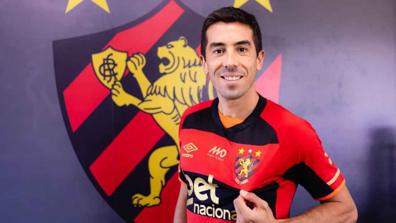 Carlos María de Pena Bonino com a camisa 10 do Sport Recife em campo no Brasileirão Série A 2026