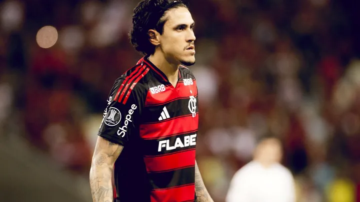 Pedro, centroavante do Flamengo, camisa 9, em ação durante partida da Champions League 2025/26