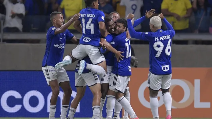 Torcida do Cruzeiro no Estádio Governador Magalhães Pinto durante a goleada por 4 a 1 sobre o Grêmio em julho de 2025
