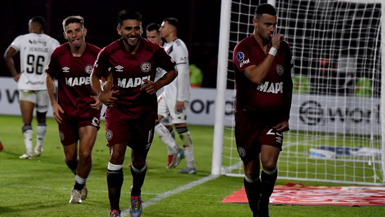Estádio Olímpico Atahualpa em Quito durante partida entre Independiente del Valle e Vasco da Gama pela Copa Sulamericana 2025