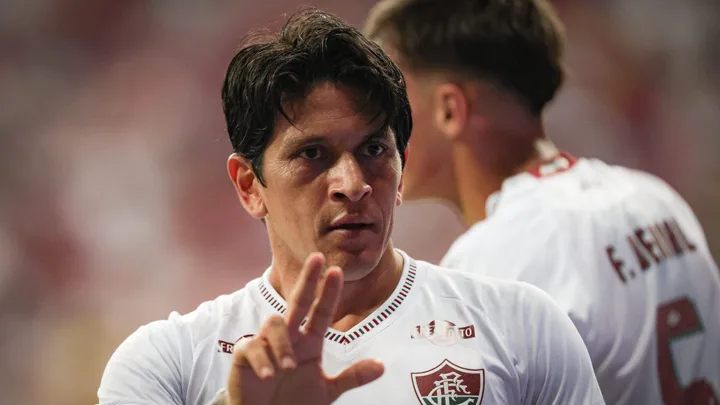Germán Cano e Paulinho em campo pelo Brasileirão 2026, uniformes de Fluminense e Palmeiras