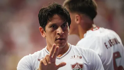 Germán Cano ou Paulinho: o veterano artilheiro frente a frente com o herdeiro do gol no Brasileirão