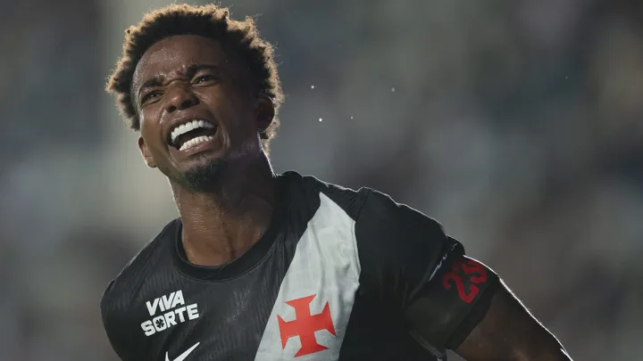 Thiago Mendes com a camisa 23 do Vasco da Gama em partida do Brasileirão Série A 2026