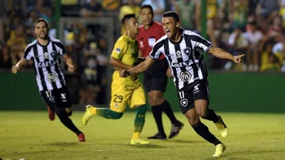 Barreal empata para o Botafogo e Santos segura 1 a 1 no Nilton Santos